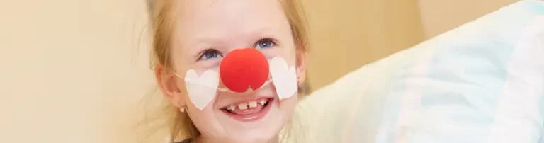 Wir bringen Lachen auf die Kinderstationen Header