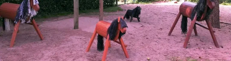 Spielpferde aus Holz Header