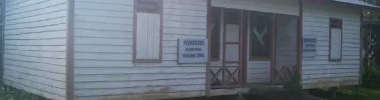 Gesundheitszentrum Tanjung Soke - Mikroskop Header