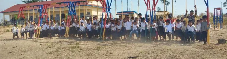 Spielplatz in der Koki Chrum Grundschule, Kambodscha Header